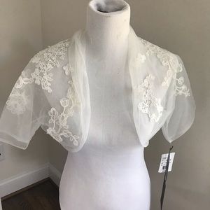 Vera Wang White Lace and Tulle Bridal Shrug